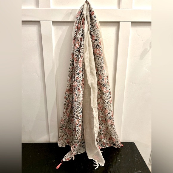 🌶️ Tassel Floral Print Scarf. - Picture 3 of 3